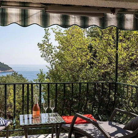 Dubo - One Bedroom With Balcony