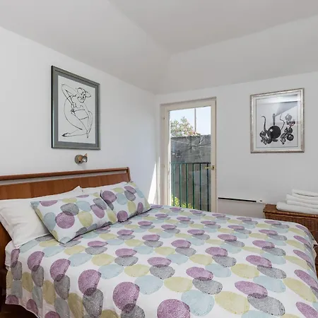 Dubo - One Bedroom With Balcony Apartment